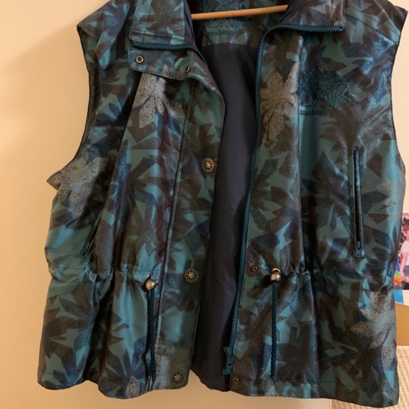 Vests - Picture 2 of 4